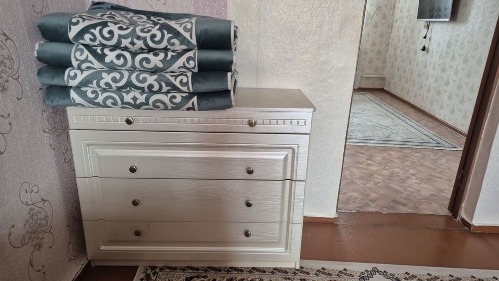 Продам мебель б/у , морозильник MIdea