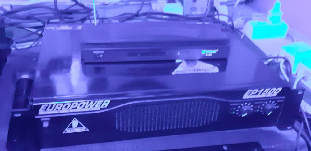 Vând aparatură discotecă