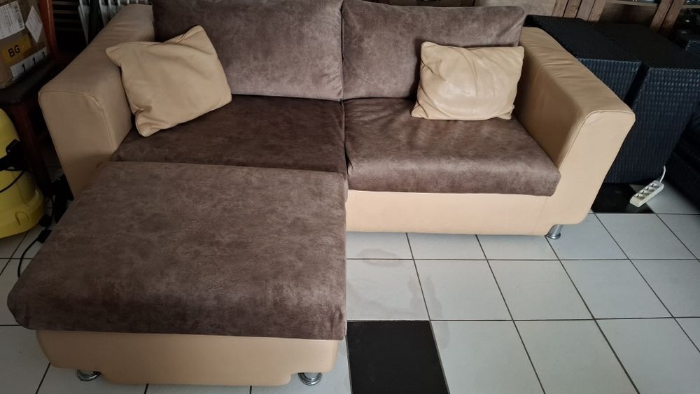 Разтеготелен диван естествена кожа и табуретка