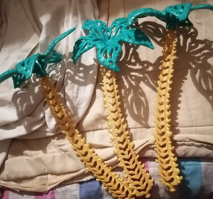 Френки, Дракулаура, дьюс, пальмы