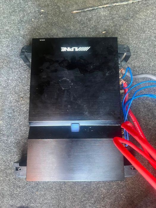 Sistem audio auto subwoofer și amplificator