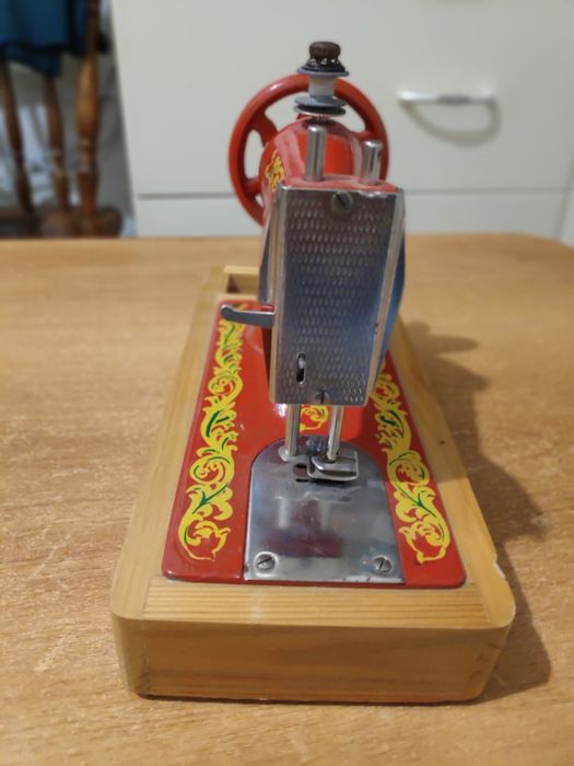 Детская швейная машинка СССР