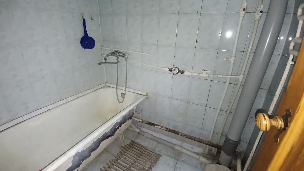 Продается квартира: 3 спальни + 2 санузла + веранда + 2 огорода|1 этаж