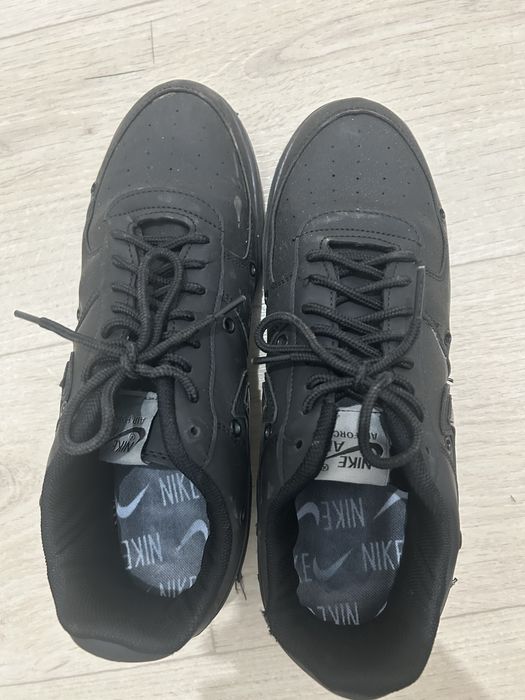 Продам кроссовки