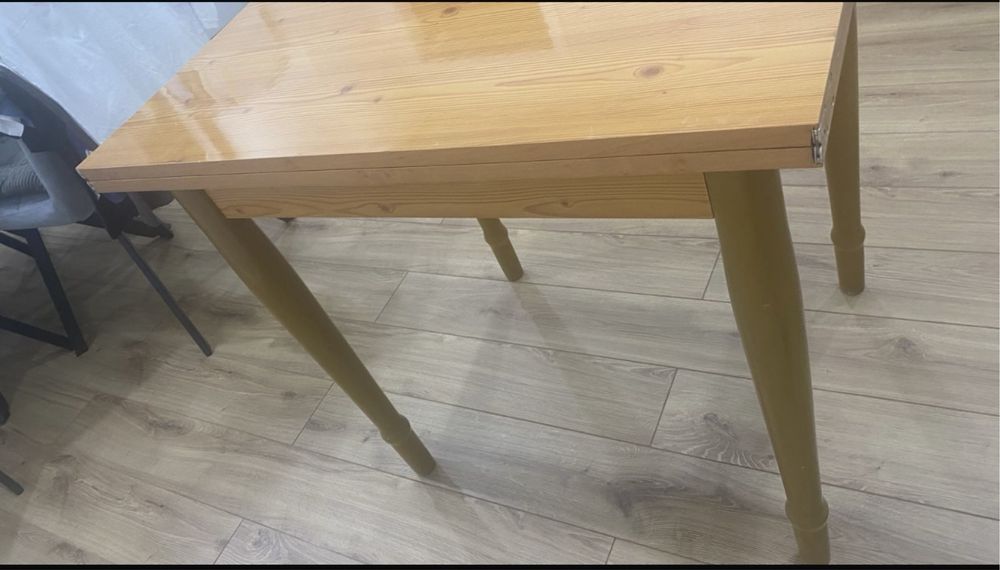 Продаю стол, может увеличиваться