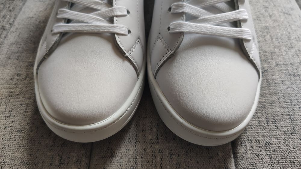 Продавам чисто нови кецове Tommy Hilfiger 40 номер