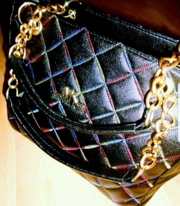 Geanta damă super pret,accesorii metalice aurii, saculet