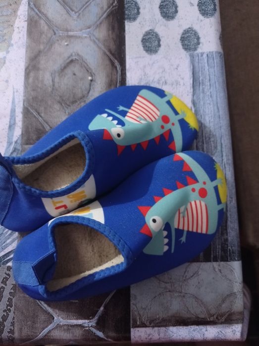 Продам аквашузы для купания