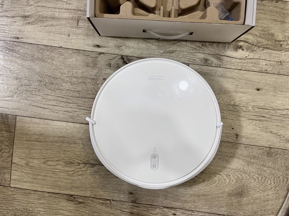 Робот пылесос Dreame Trouver M1