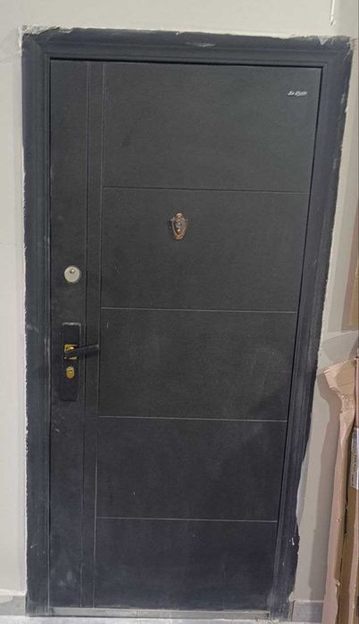 Продается железная дверь