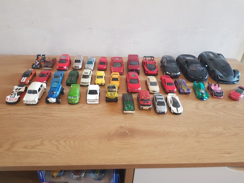 Колички matchbox u hotwheels