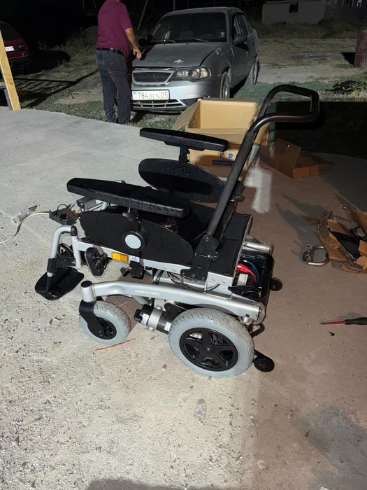 Продам инвалидную каляску электронная