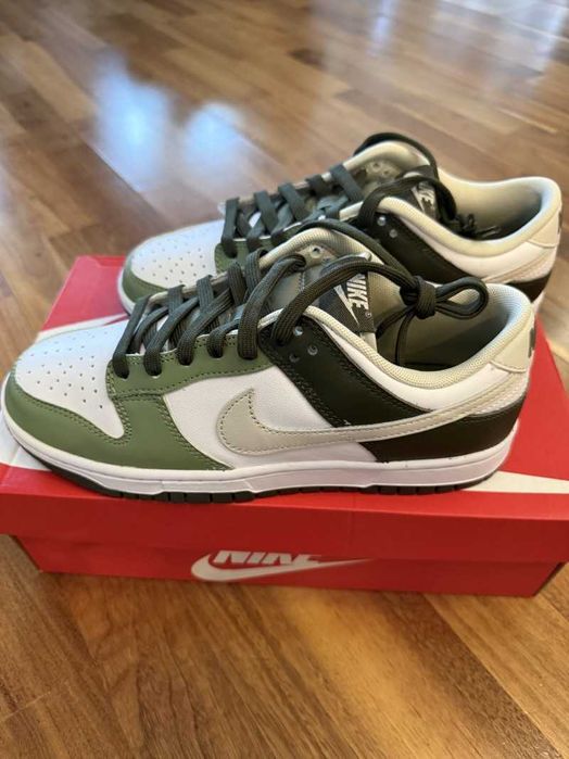 Продам новые Nike Dunk Low White/Light Bone-Oil Green