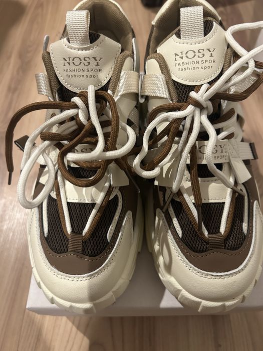 Дамски спортни маратонки