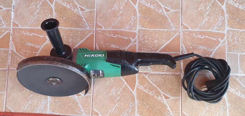 Flex mare hikoki 2200w.