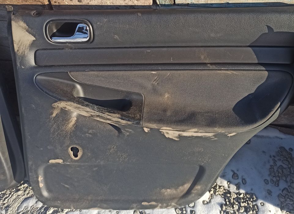 Ауди А4 сиденья комплект и дверные карты