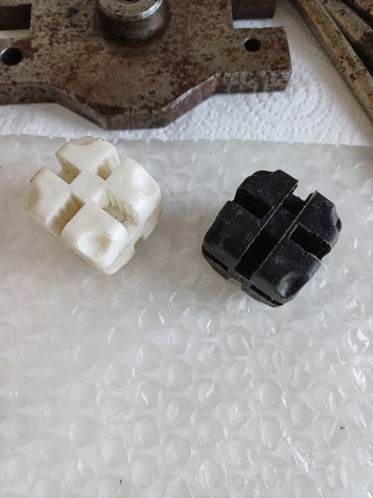 Пресформа за отливане  пластм. крепежни елементи за мебели търговско