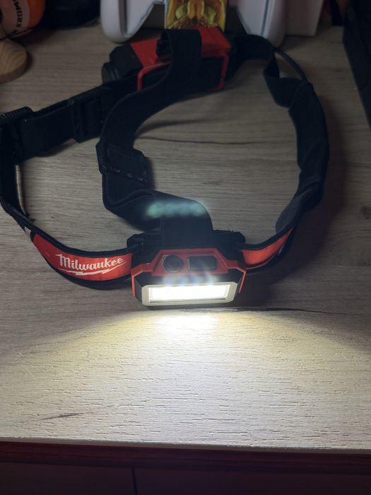 Milwaukee lanterna pentru casca reincarcabila