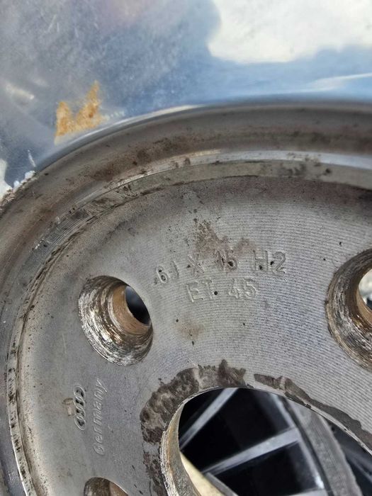 Продаваме 1бр. лета джанта с гума за Audi A4 B5