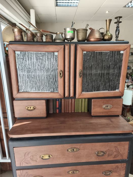 Реставриран бюфет