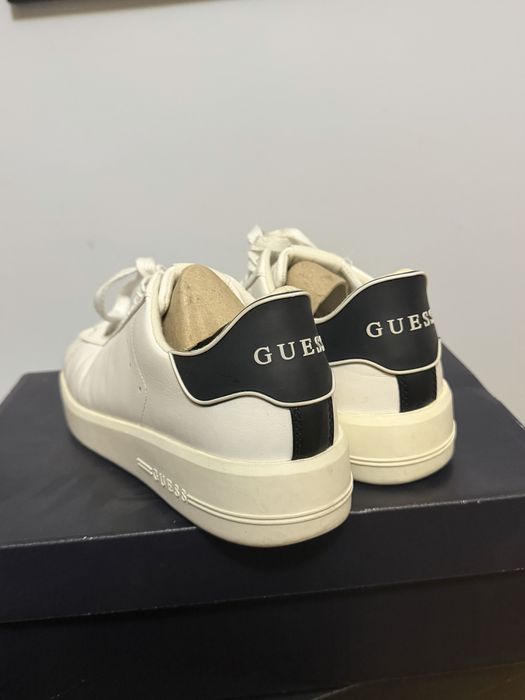 Обувки Guess