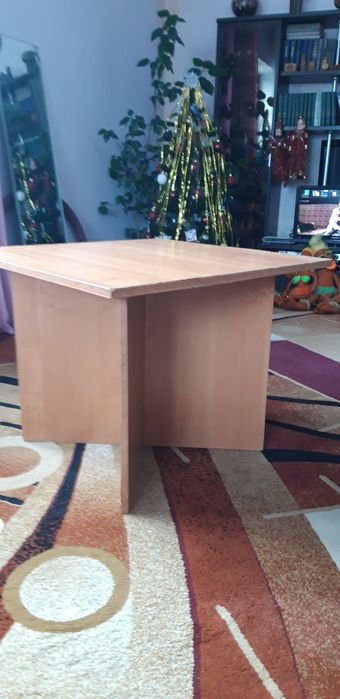 Детский столик и стульчик продаю