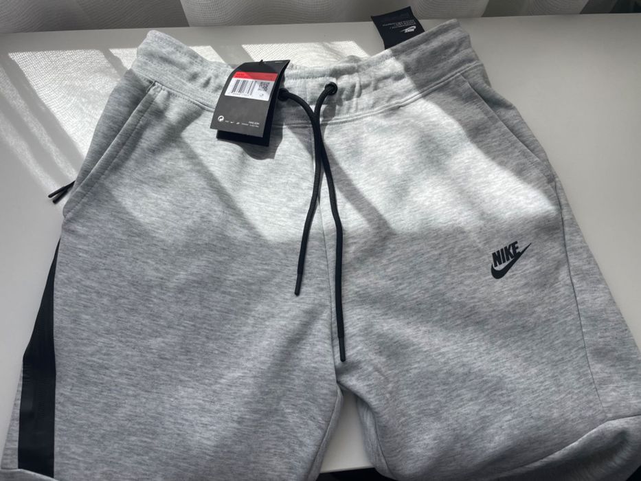 Чисто Нов Анцуг от две части Nike Tech Fleece