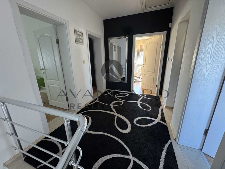 Продава се Къща в Пловдив, Остромила - 240 кв.м за 1041 €/кв.м - Снимка #12