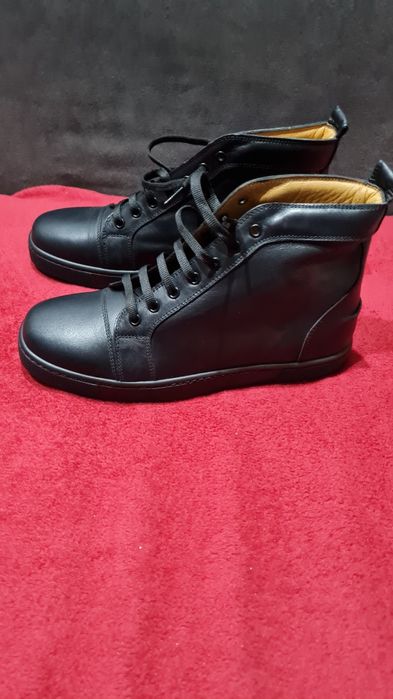 Ghete Louboutin talpă roșie