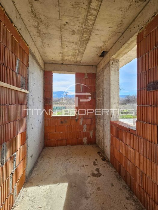 Двуетажна къща в Марково