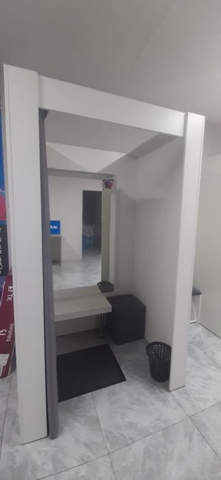 Мебель,примерочные,стеллажи,принтер.