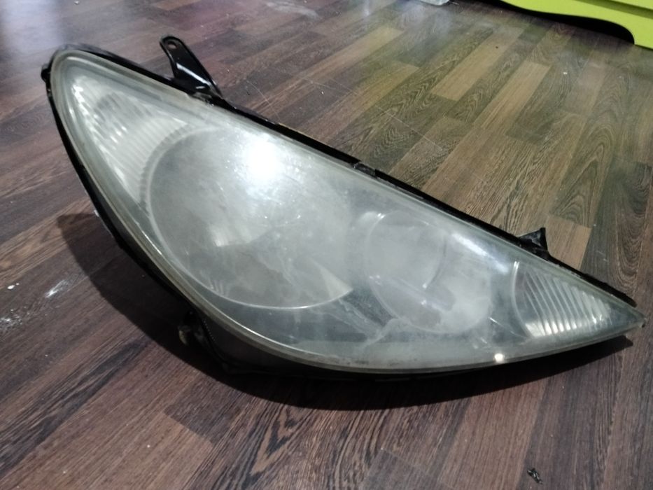 Продам фару Toyota