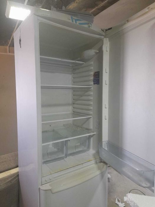Продам холодильник индезит