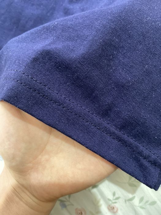 Темно-синяя футболка