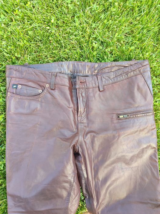 Vând pantaloni piele naturala, mărimea L
