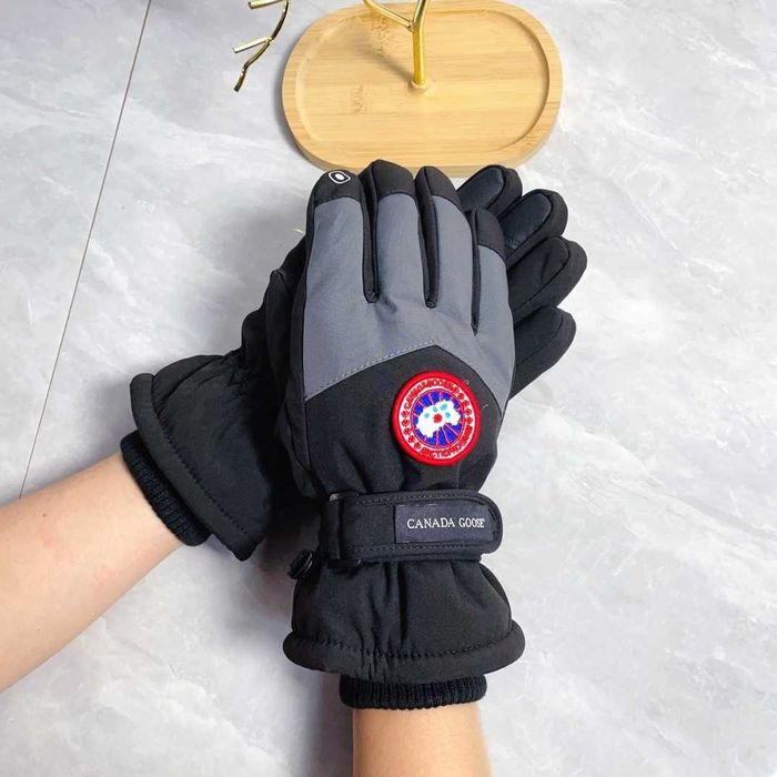 Aduc pe comanda Manusi CANADA GOOSE orice model