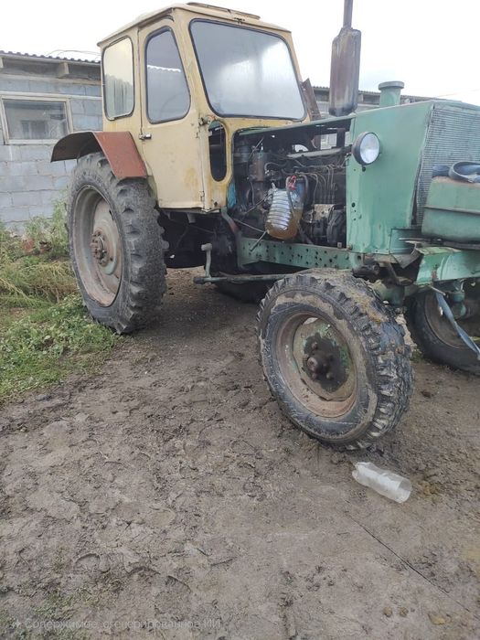 трактор ЮМЗ.         .