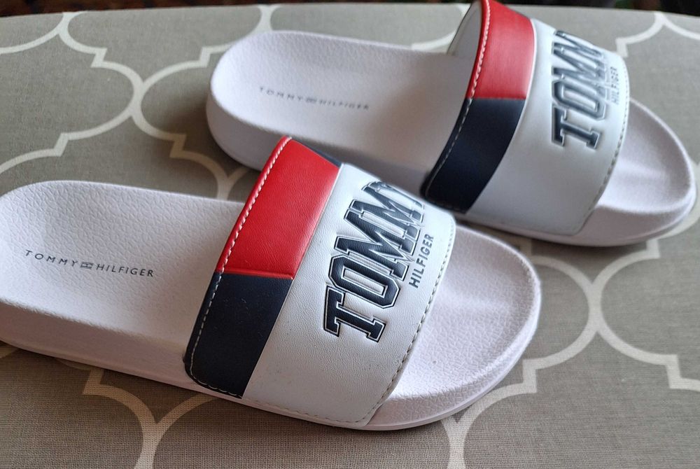 Pantaloni scurti 128 si slapi nr 32 Tommy Hilfiger, original