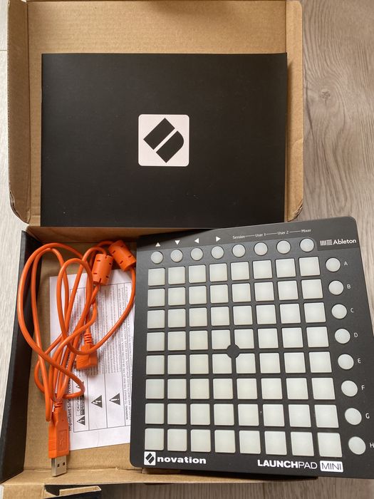 Launchpad MINI MK2 перфектен