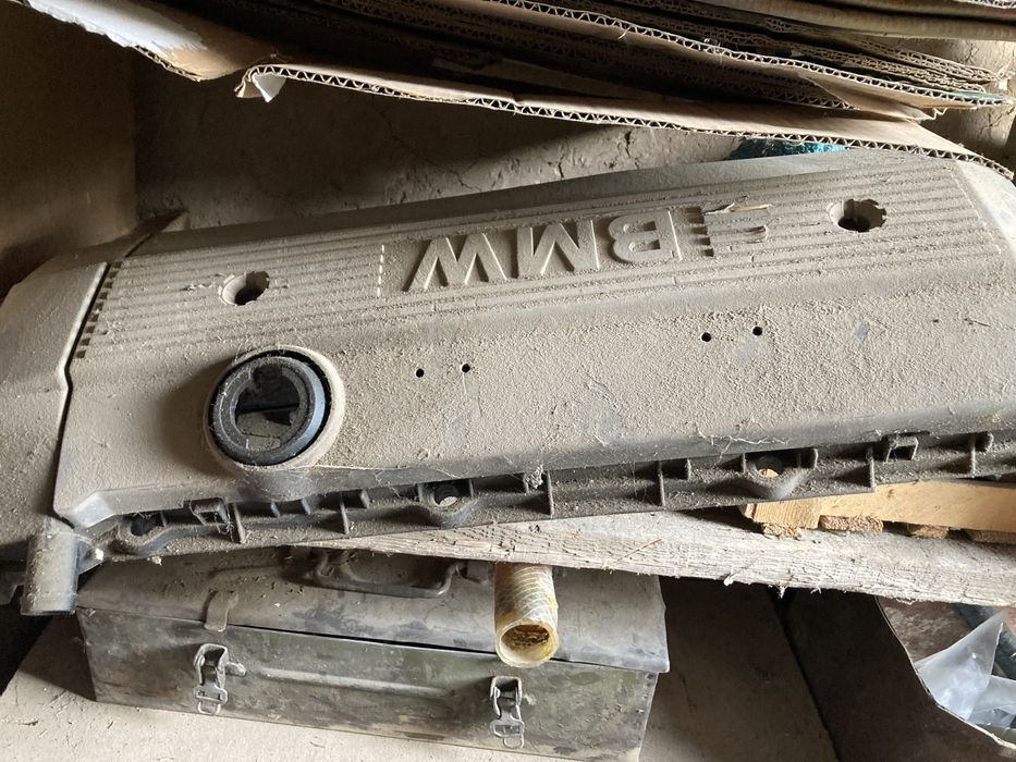 Продам крышка бмв