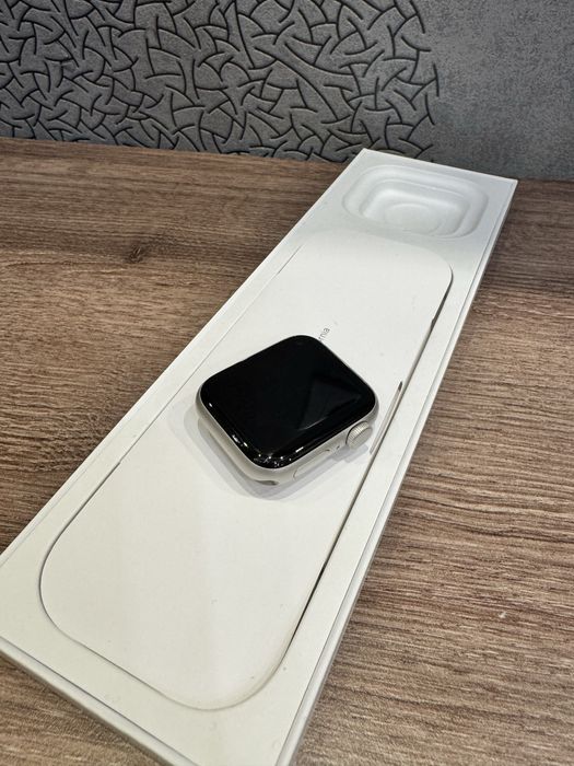 Apple watch SE (Gen 2) 40mm Starlight