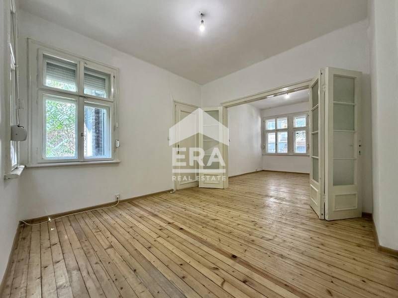 Дава се под наем Четиристаен апартамент в София, Център - 85 кв.м за 800 € - Снимка #1