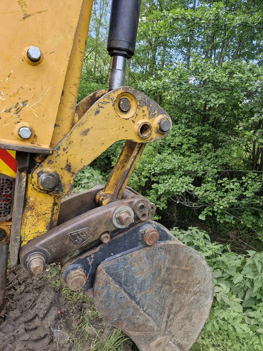 Vând buldoexcavator jcb 3cx