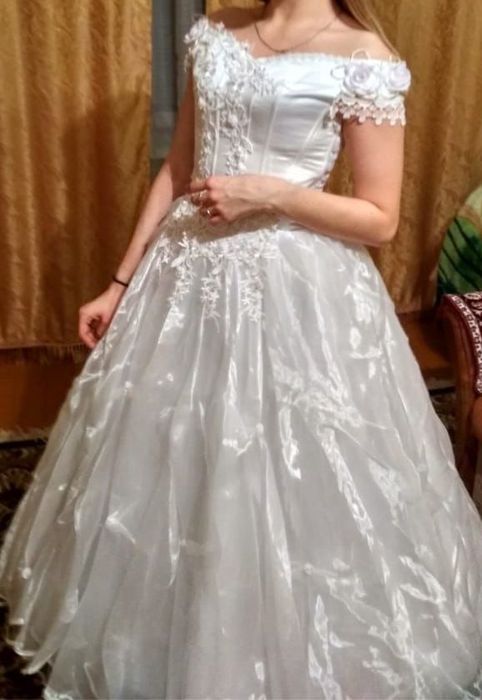 Свадебные платья продам