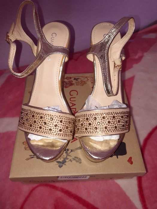 Официални дамски обувки на платформа