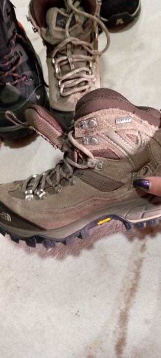 Обувки и боти на символични цени