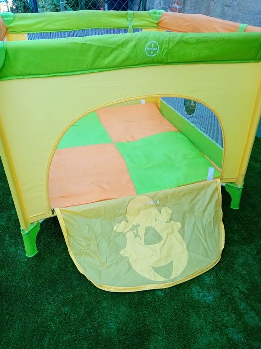 Țarc de joacă cu ușiță