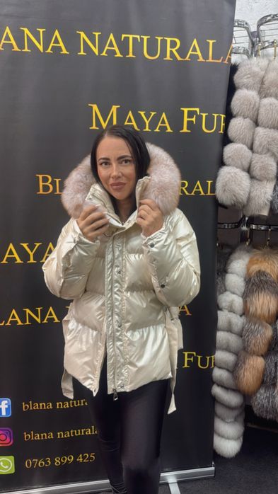 Geaca din fas impermeabil, accesorizata cu blana naturala premium