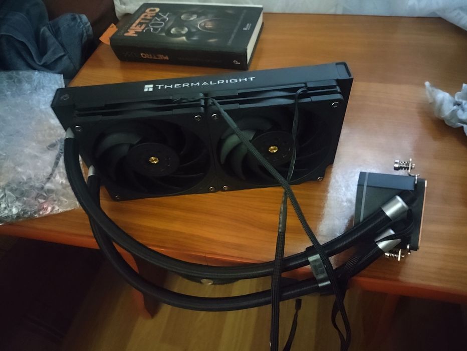 Racire pe lichid aio thermalright frozen edge 240 BLACK All in one Liquid CPU Cooler