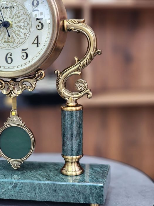 Часы настольные  цветы зелёный европейский